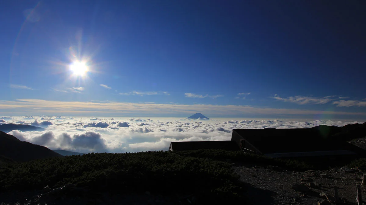 北岳山荘からの朝日