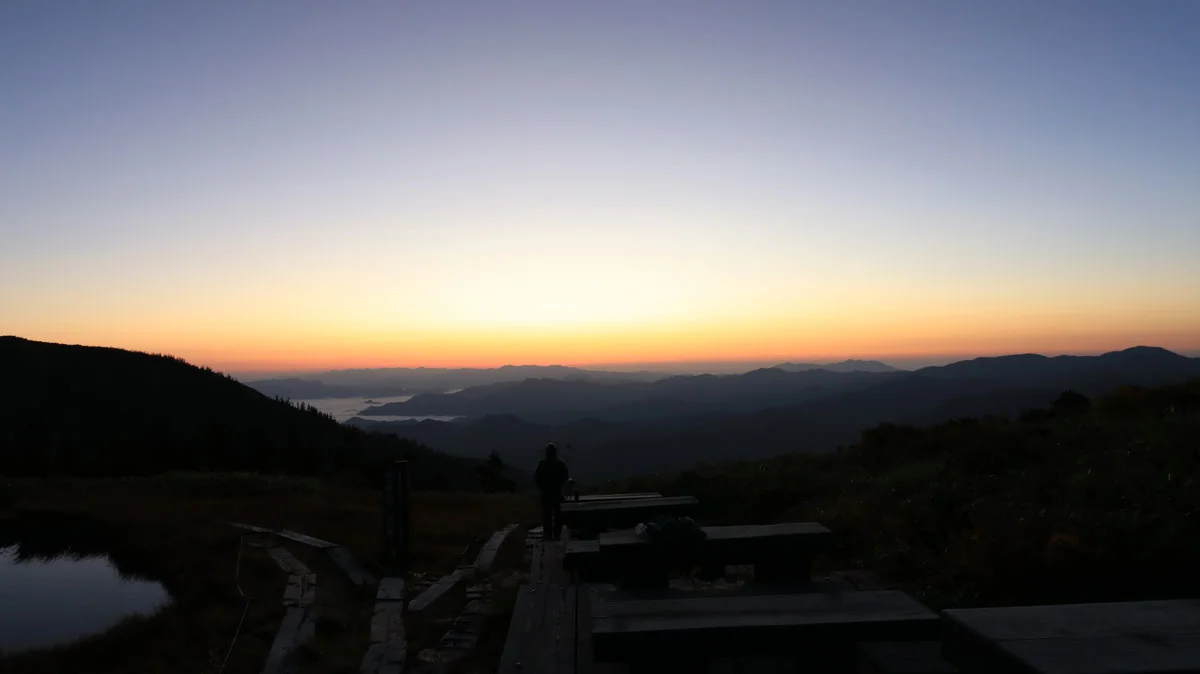 日の出前の風景