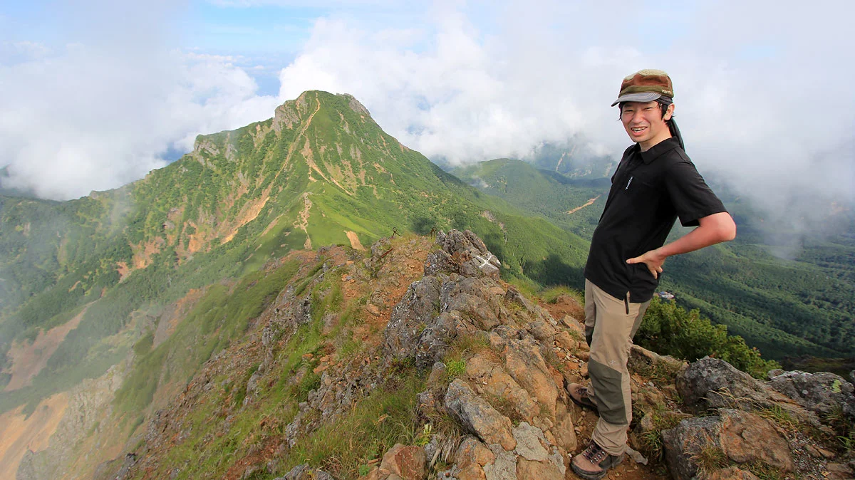 阿弥陀岳をバックに記念撮影