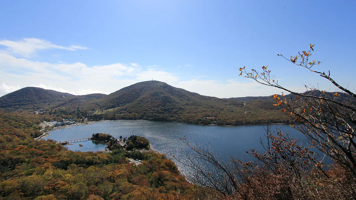 登山道から見た大沼