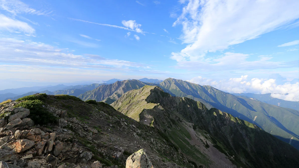 中央やや右に悪沢岳