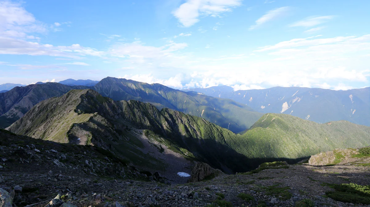 赤石岳から見た赤石小屋に北沢カール
