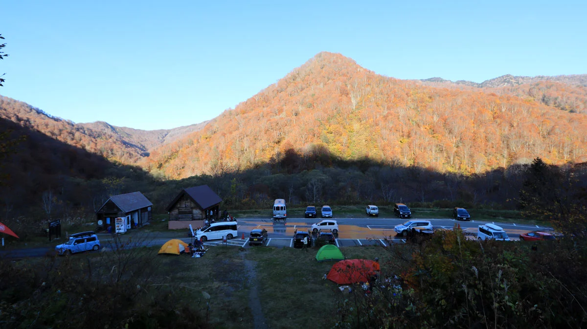 南峰から北峰方面の展望