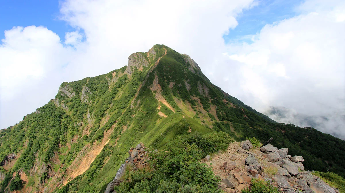 中岳山頂から見た阿弥陀岳