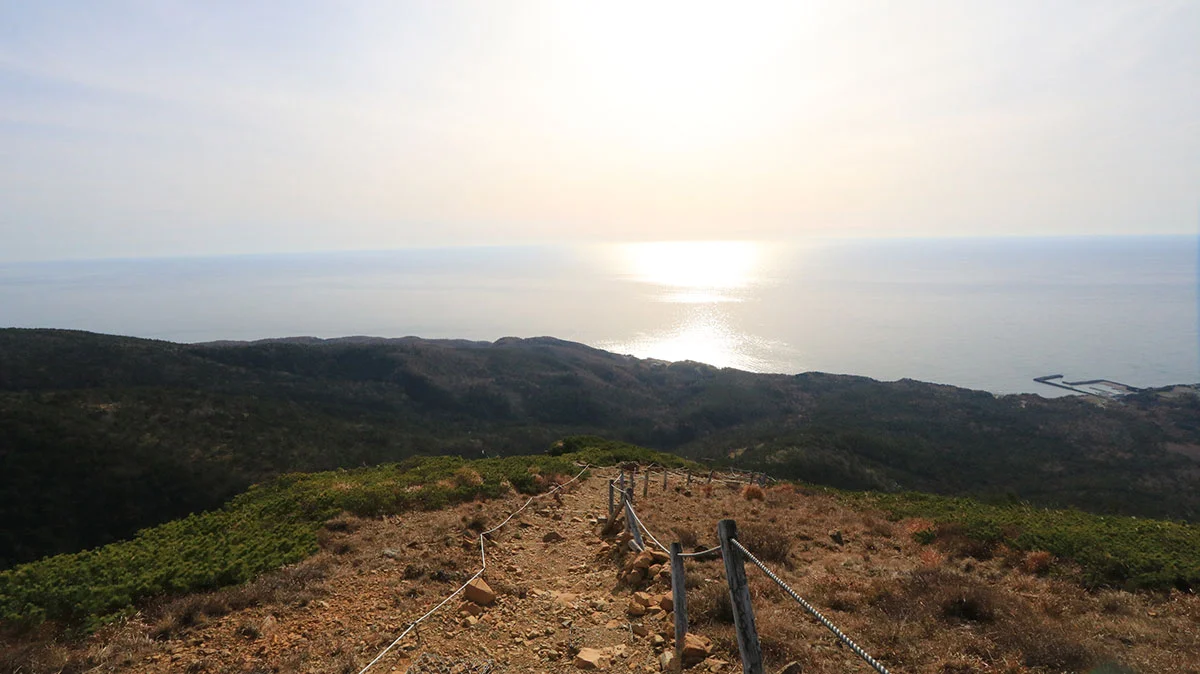 5合目山小屋へ下る道