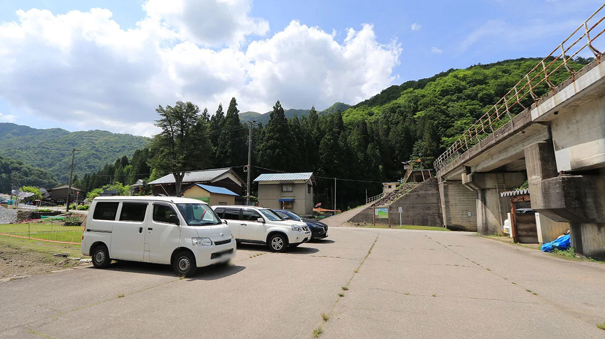 越前下山駅近くの駐車場