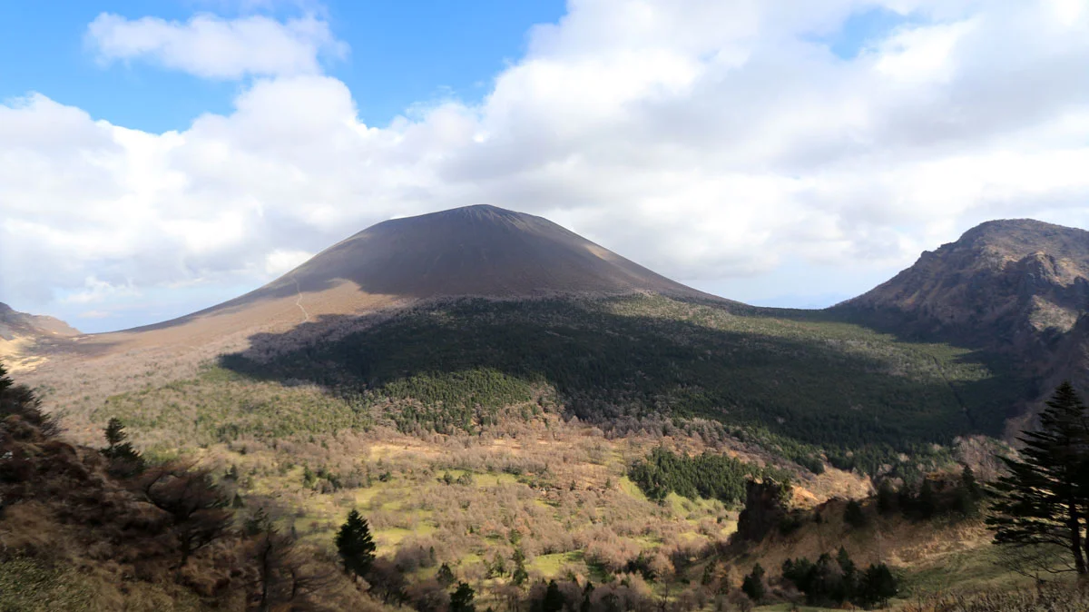 登山道から見た浅間山