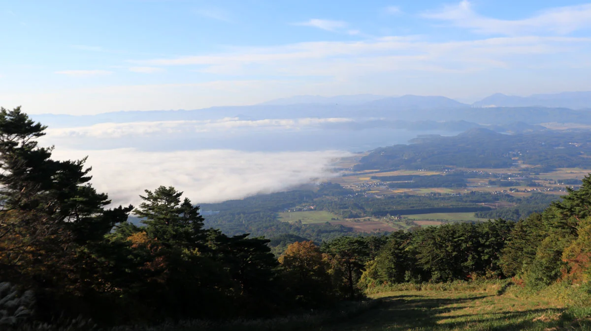 正面に広がる猪苗代市内