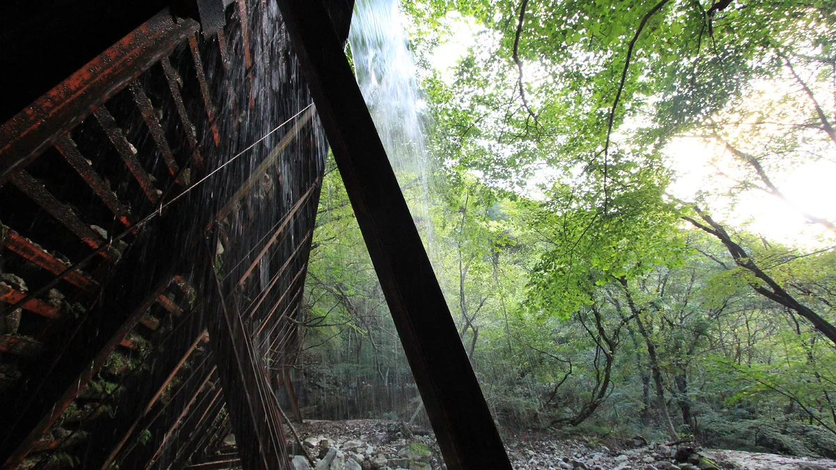 川に設置された砂防堰堤