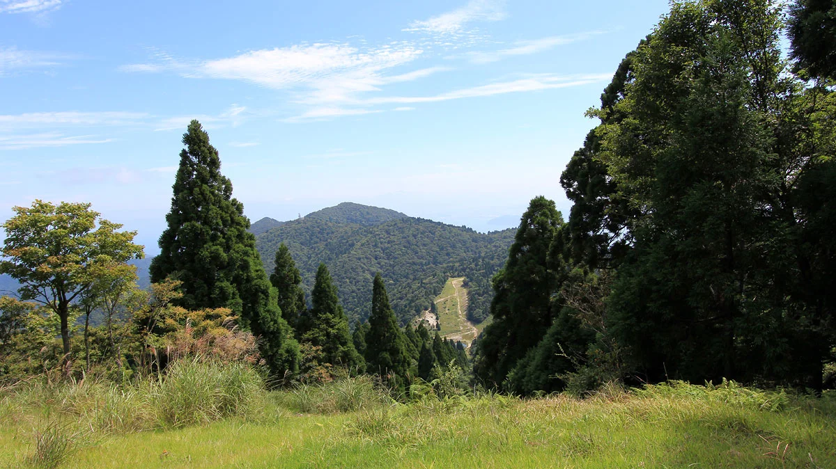 遠くに八雲ヶ原