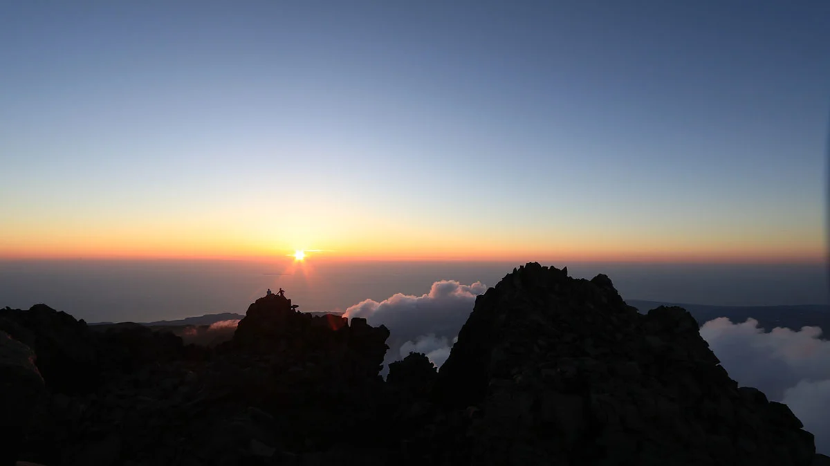 日本海に沈んでいく夕日