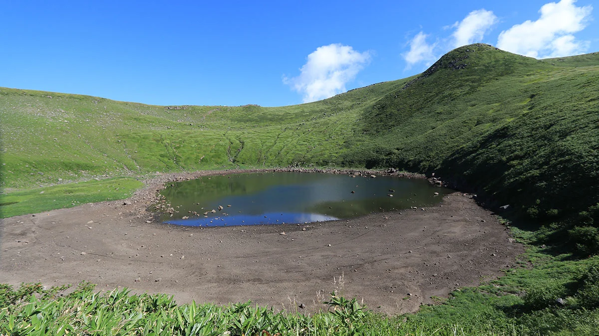 干上がった鳥海湖