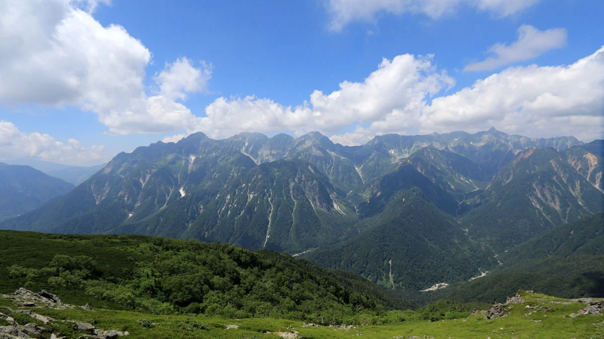 蝶槍から見た穂高連峰
