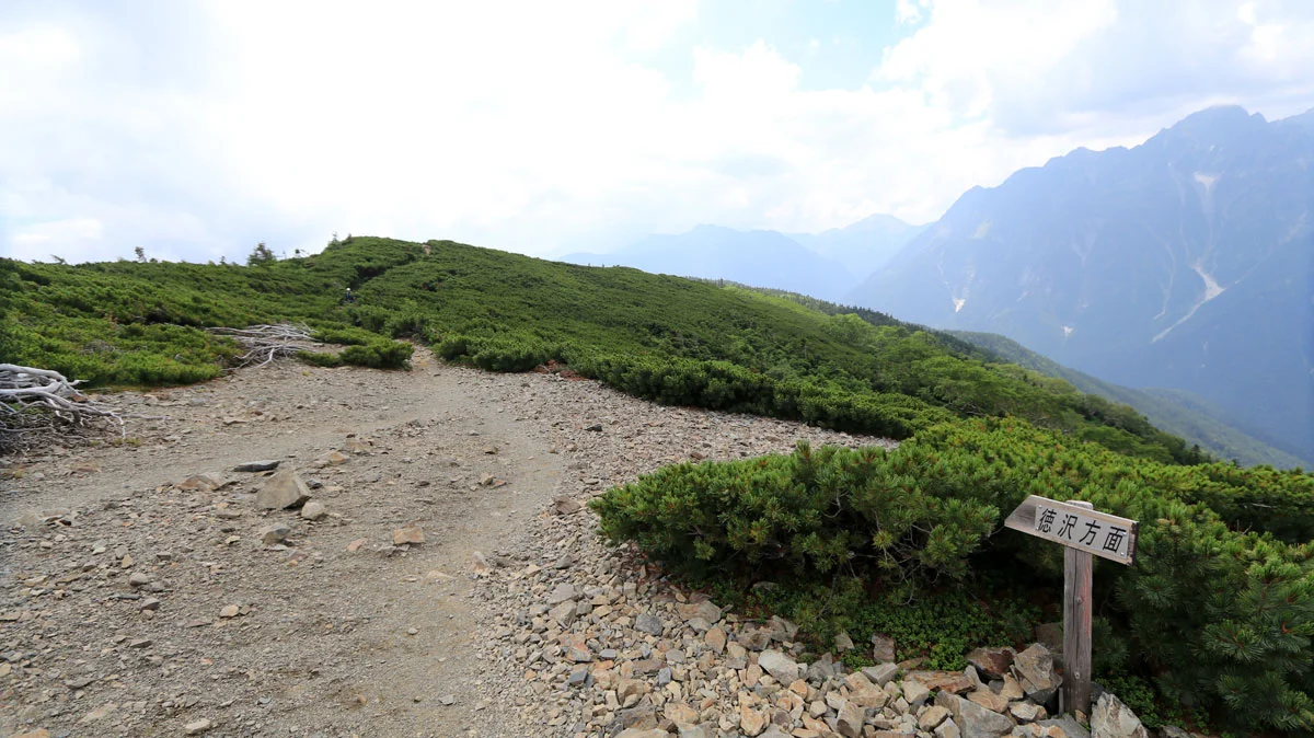 徳沢方面に向かう道
