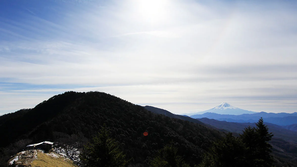 大菩薩峠の介山荘と富士山