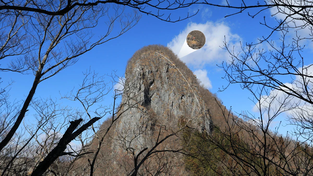 西岳の上級者コースを登る登山者