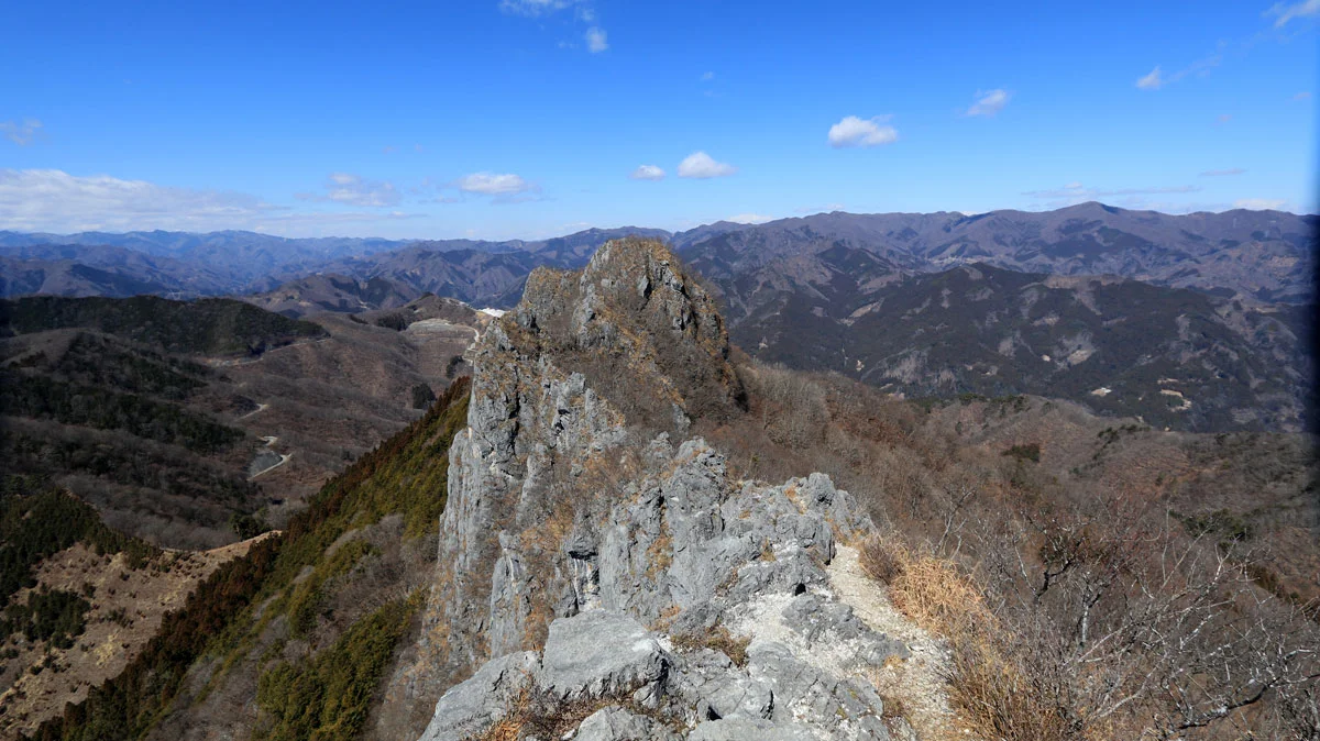 二子山西岳からの進行方向