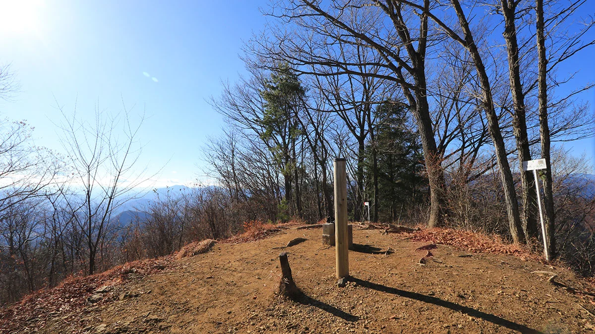 権現山の山頂スペース