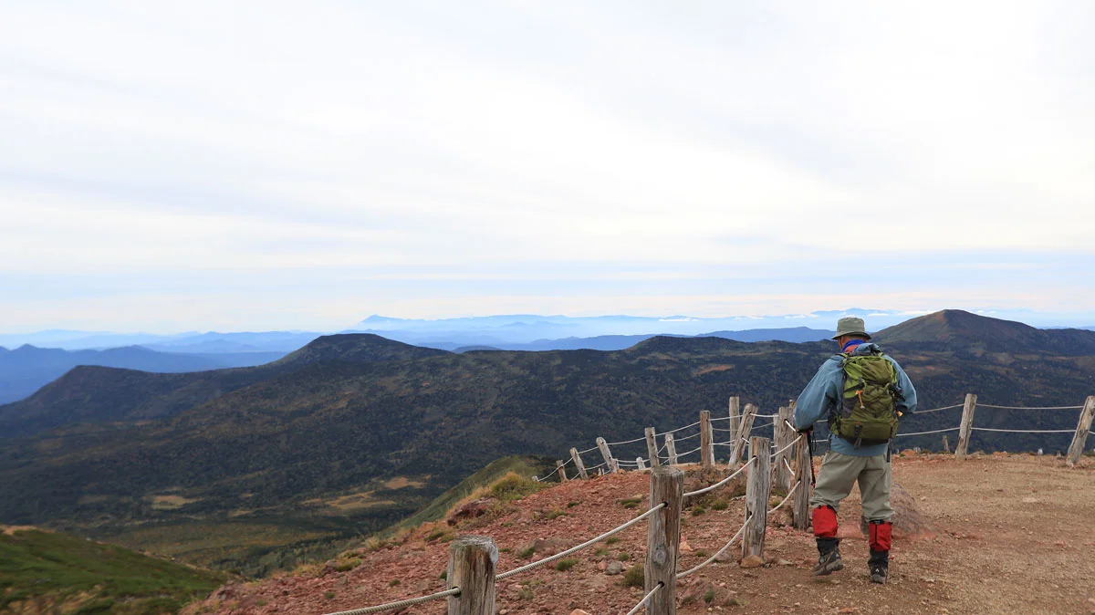 岩手山と登山者