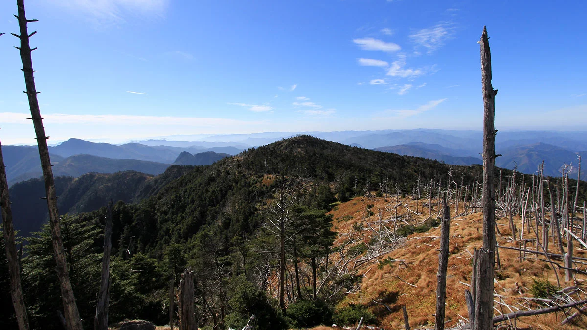 正面の山が明星ヶ岳