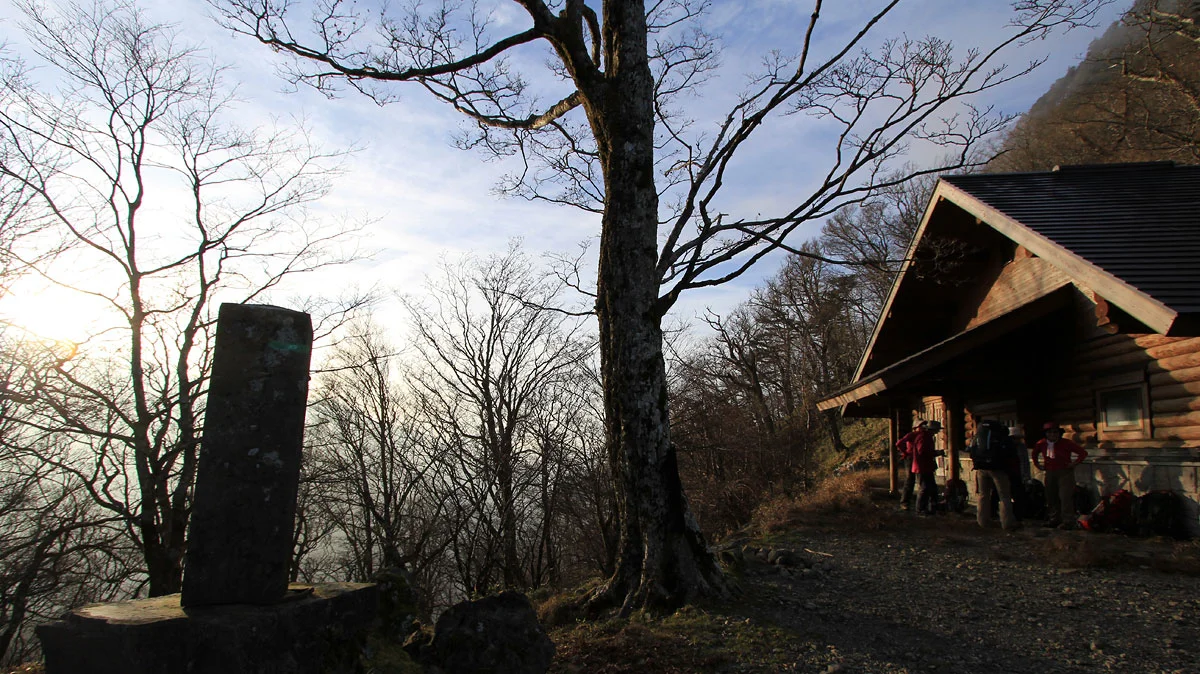 行者還避難小屋