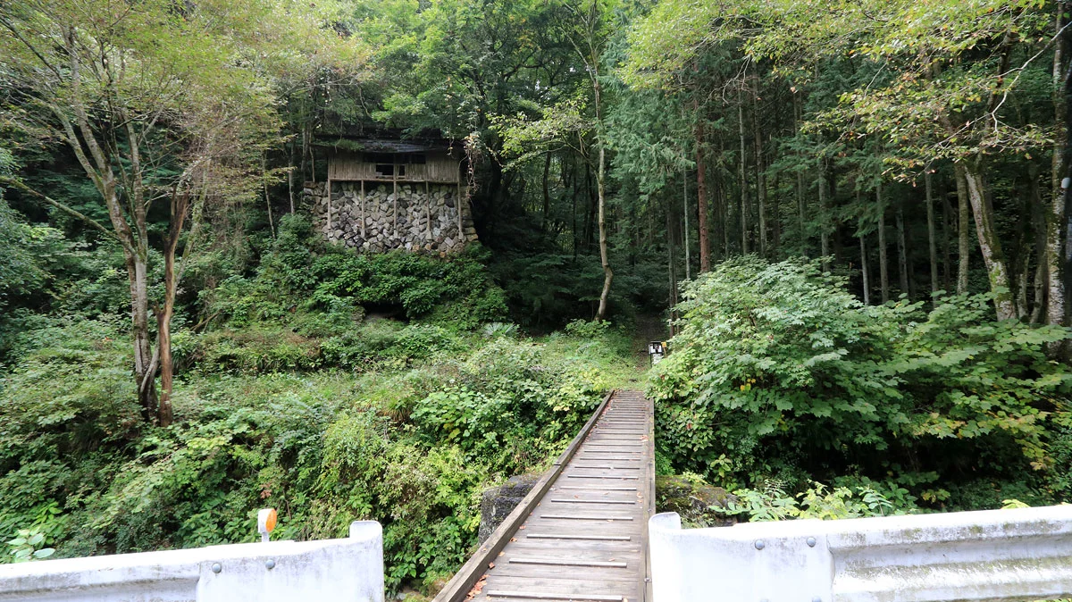 秩父華厳の滝登山口