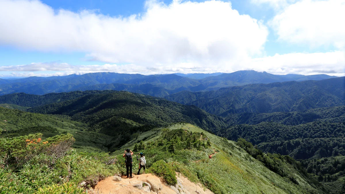 池ノ岳の登山道からの眺望。