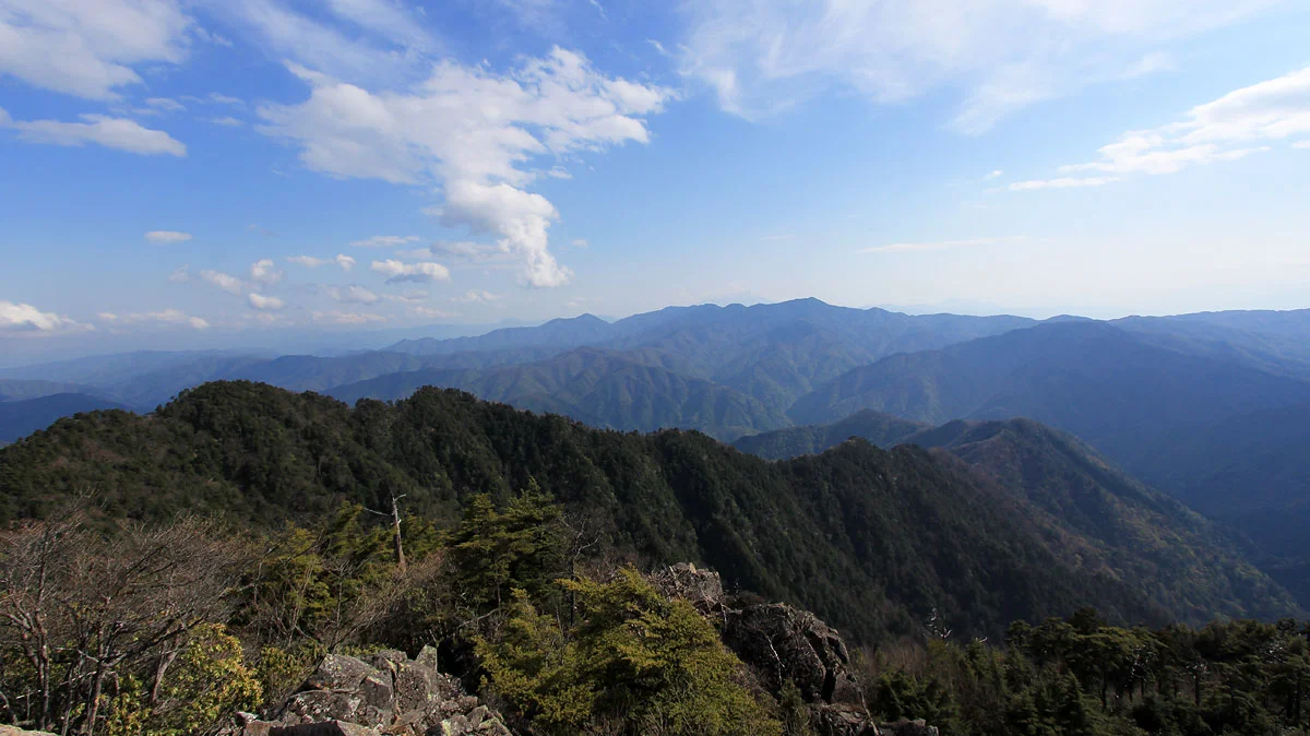 飛龍山（禿岩）の南側のミサカ尾根