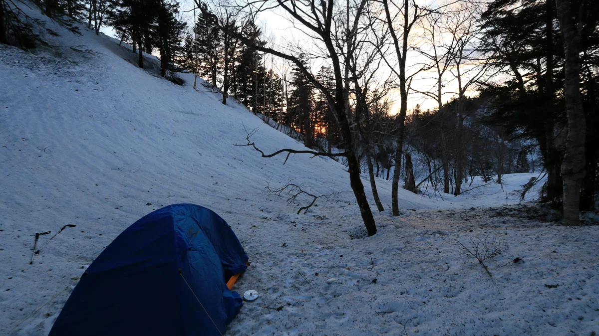 夕暮れにテント