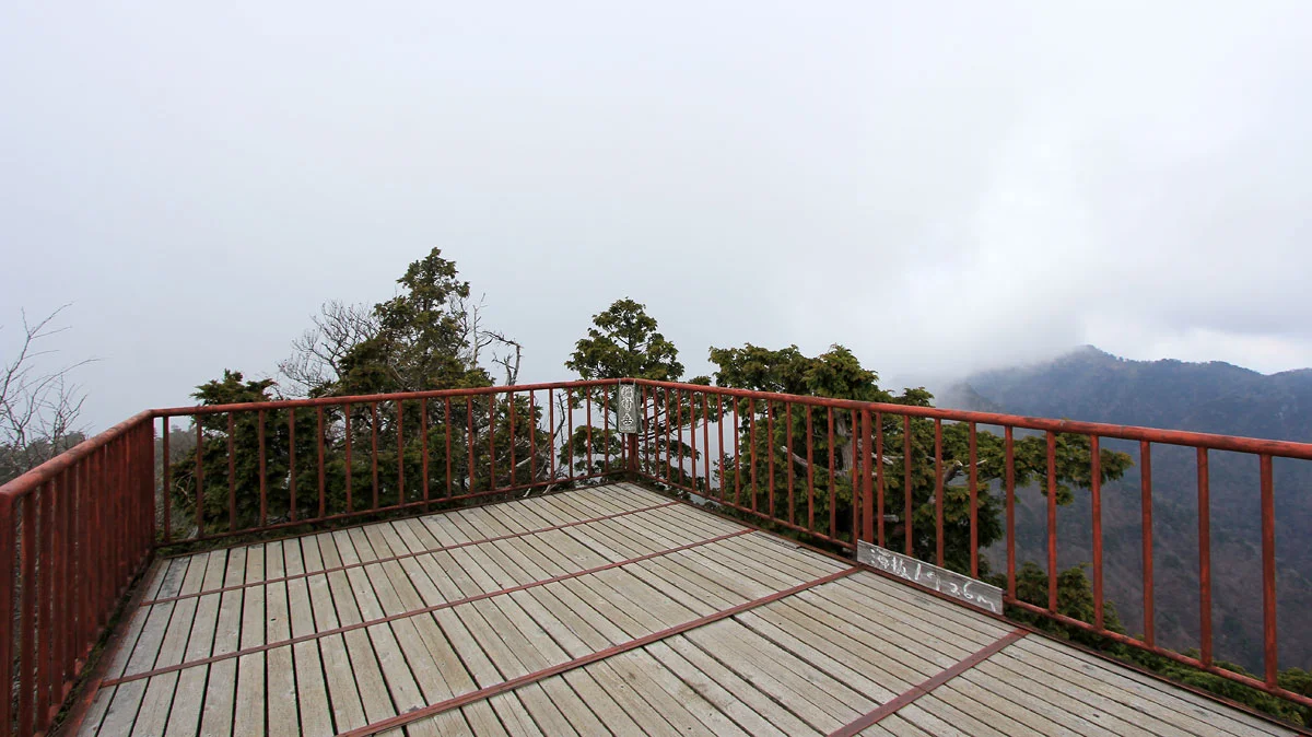 稲村ヶ岳山頂の展望台