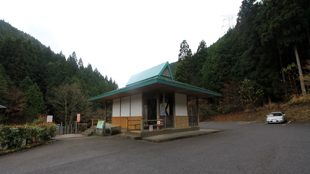 観音峰登山口駐車場