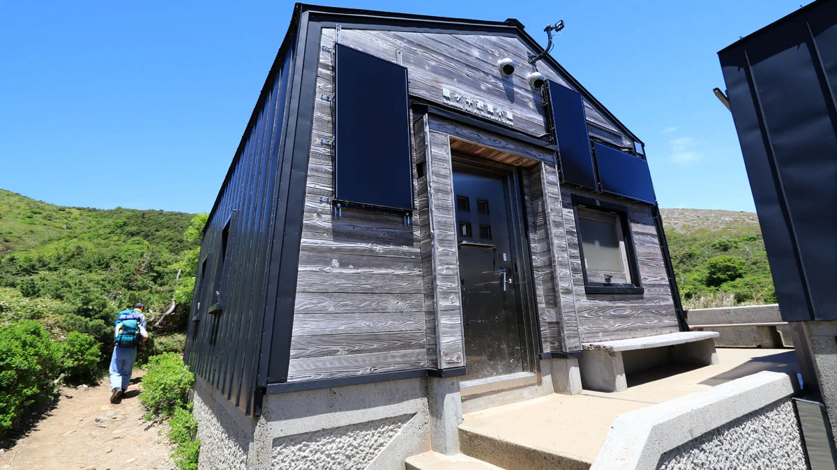 酸ヶ平避難小屋