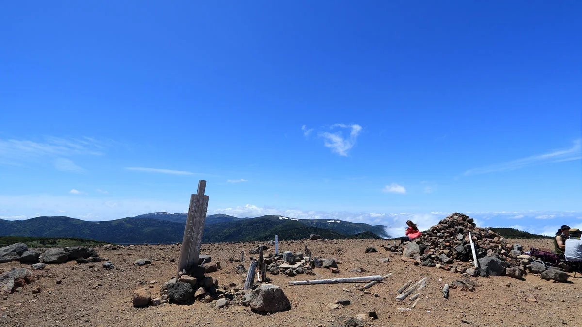 一切経山の山名標識
