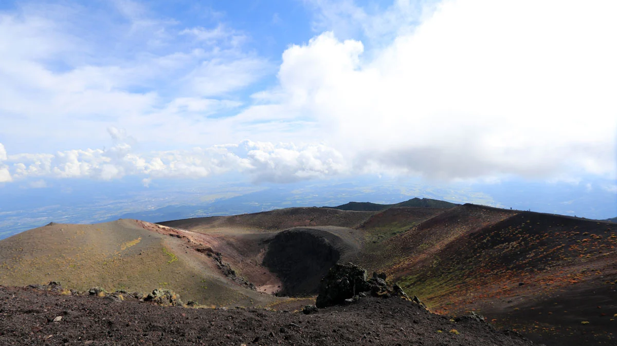 岩手山の噴火口