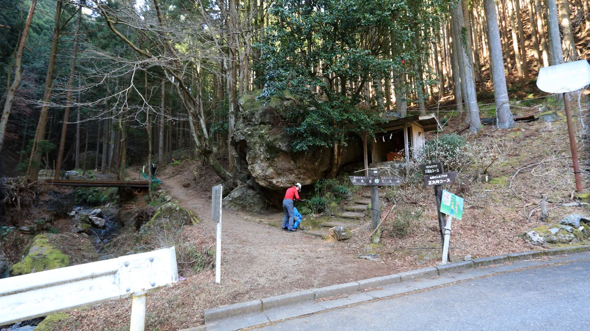 伊豆ヶ岳の登山口