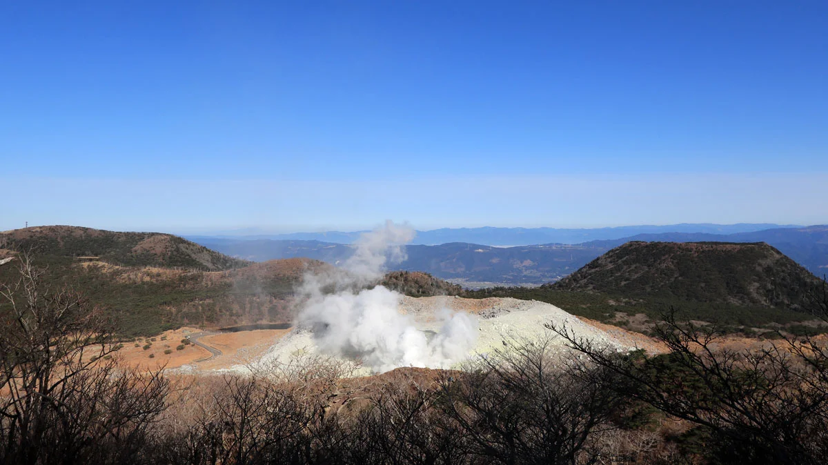 硫黄山の噴煙