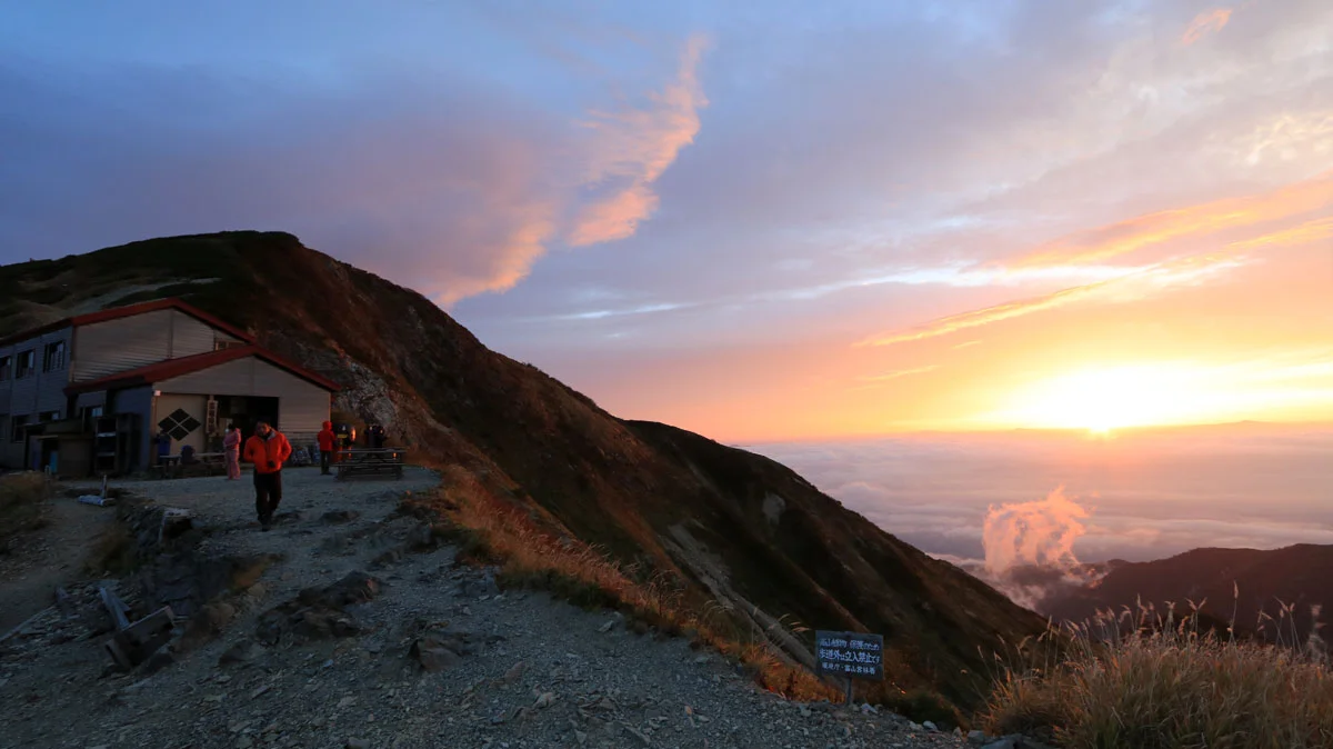 五竜山荘と朝日