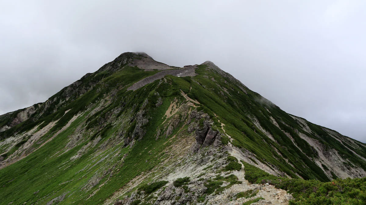 笠ヶ岳山頂直下
