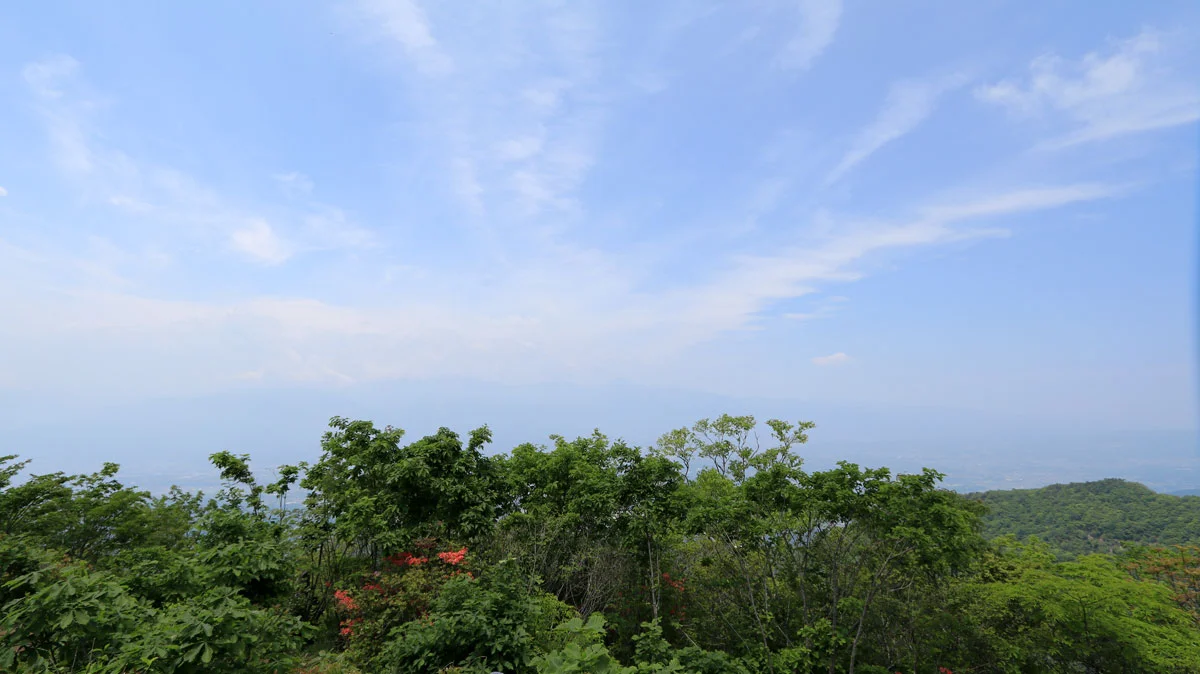 霞んでいる南アルプス