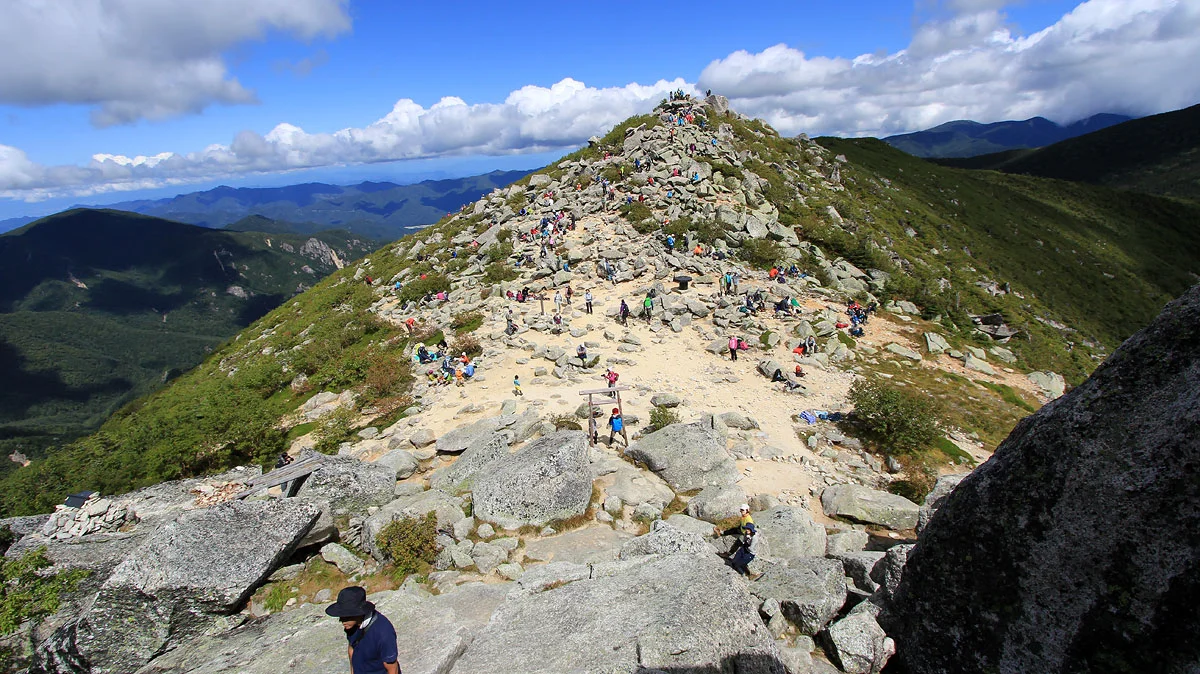 五丈岩からの金峰山山頂