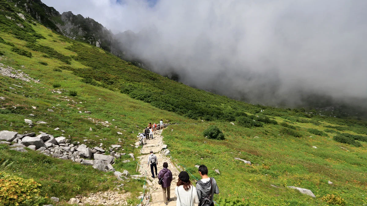 千畳敷駅登山口への道
