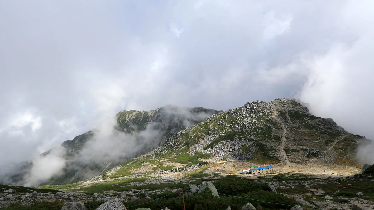 中岳と駒ヶ岳頂上山荘