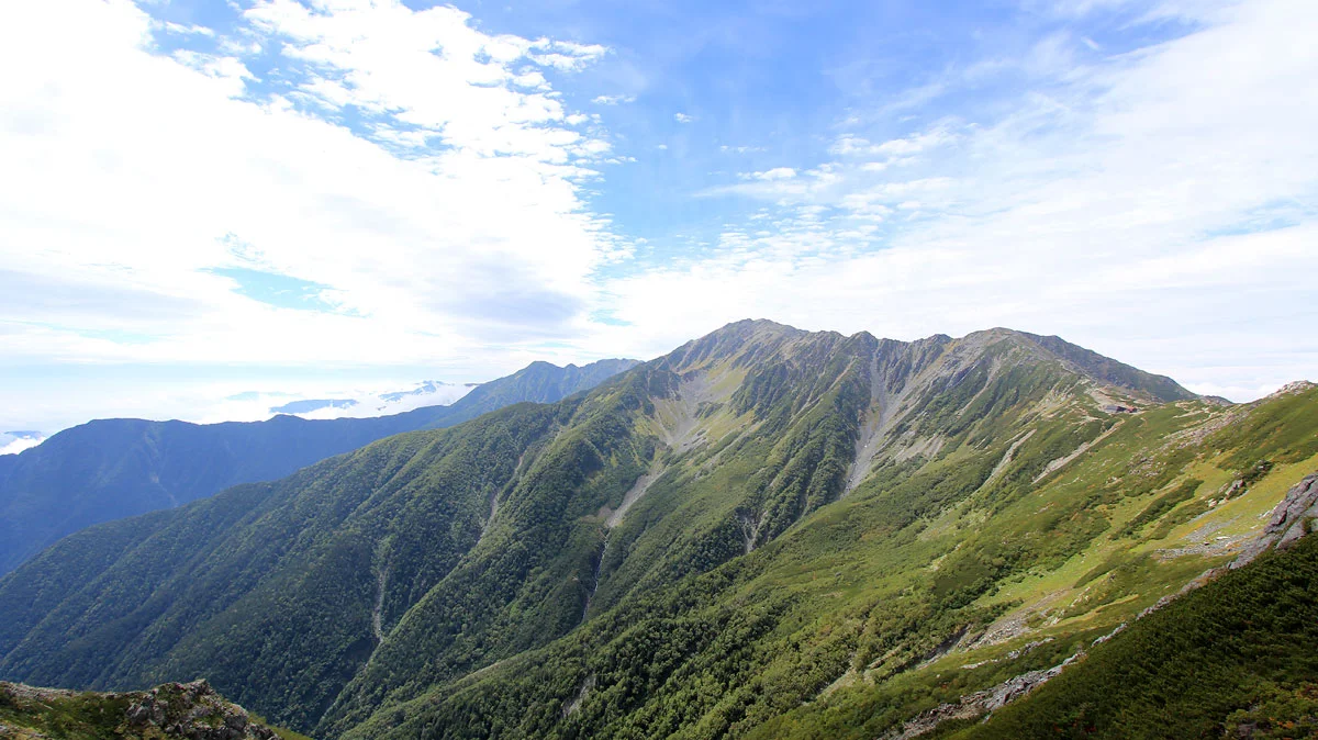 間ノ岳、農鳥岳を一望