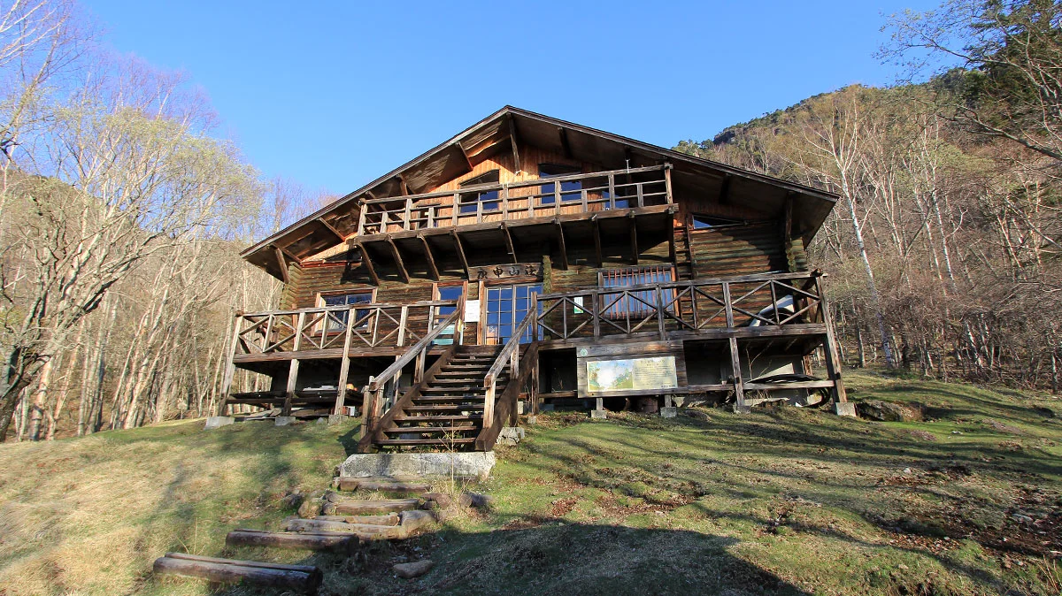 早朝の庚申山荘