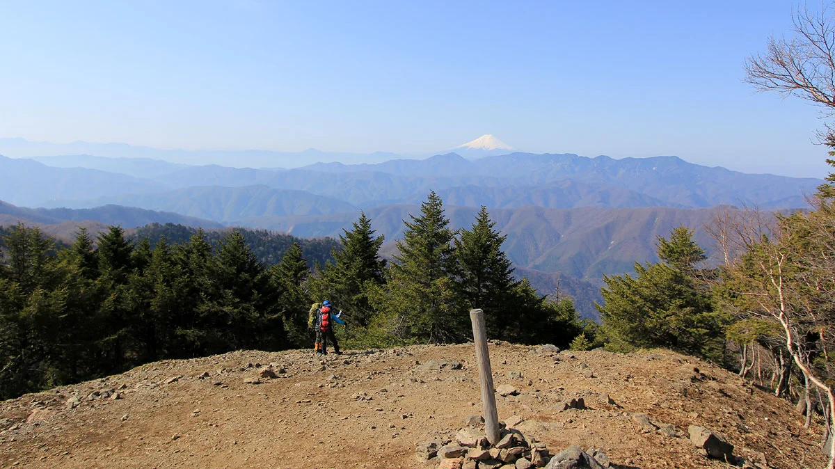奥多摩の山々と富士山