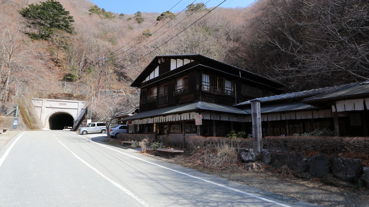 天下茶屋と旧御坂トンネル