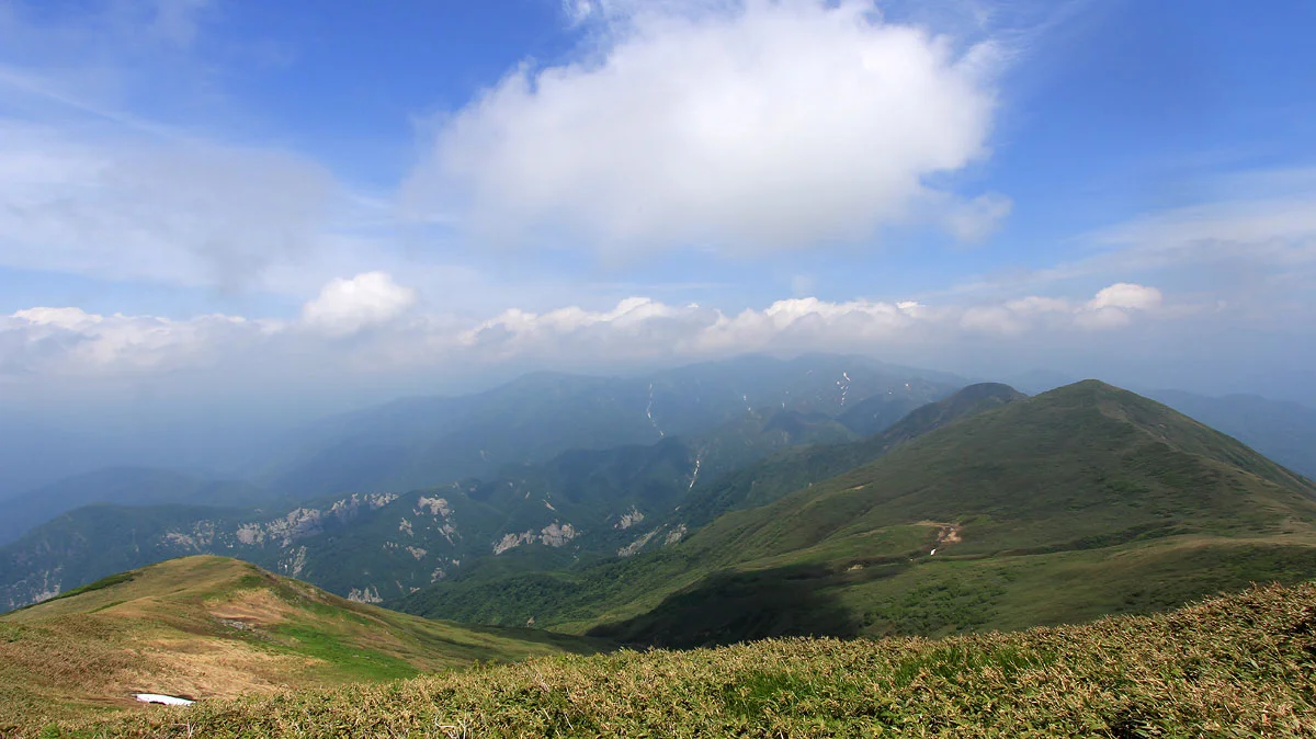 牛ヶ岳から東側の風景