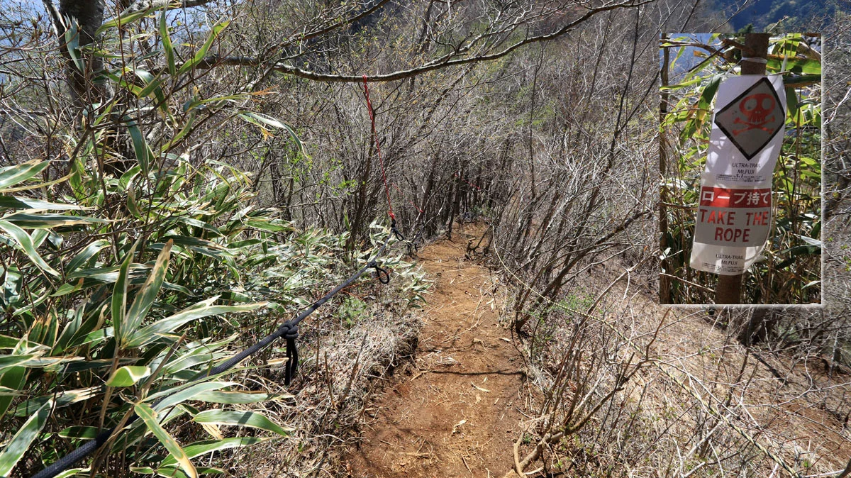 崩落している登山道
