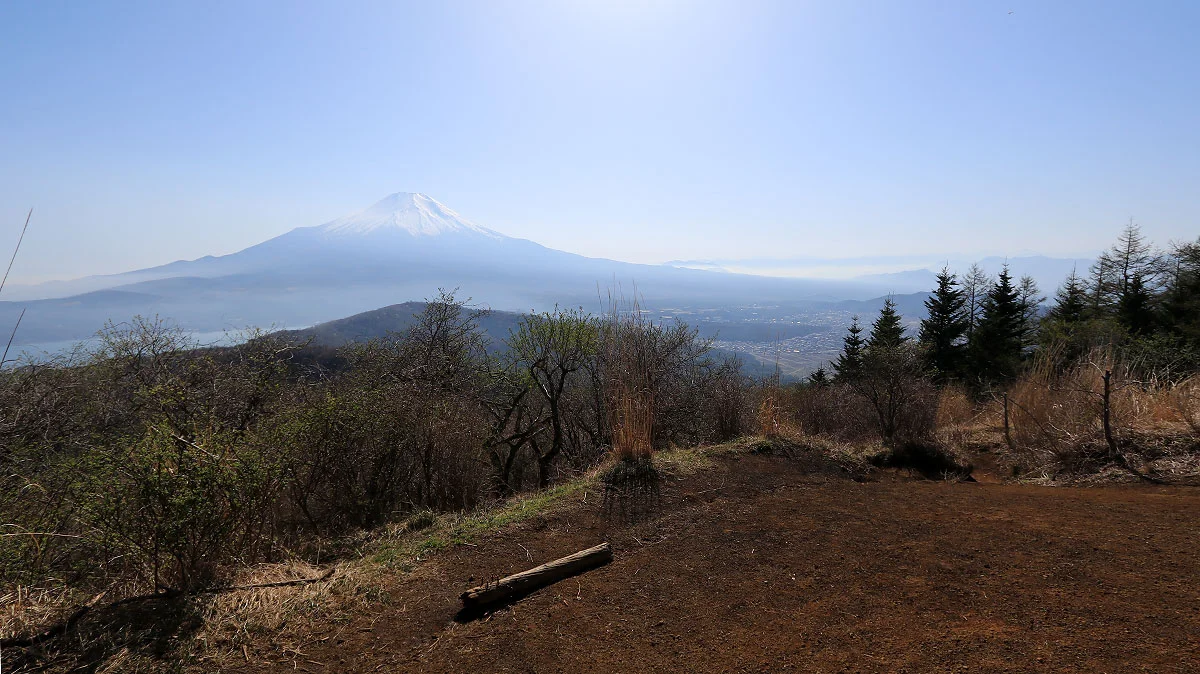 石割山からの富士山と河口湖町