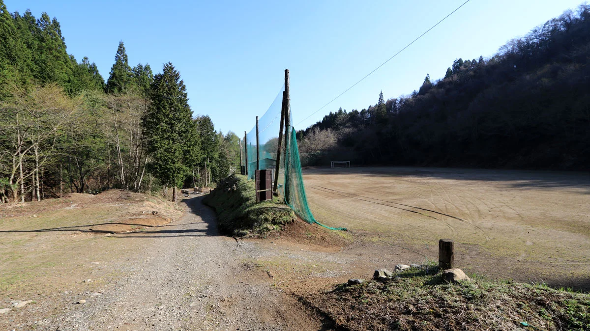 誰もいないグラウンド